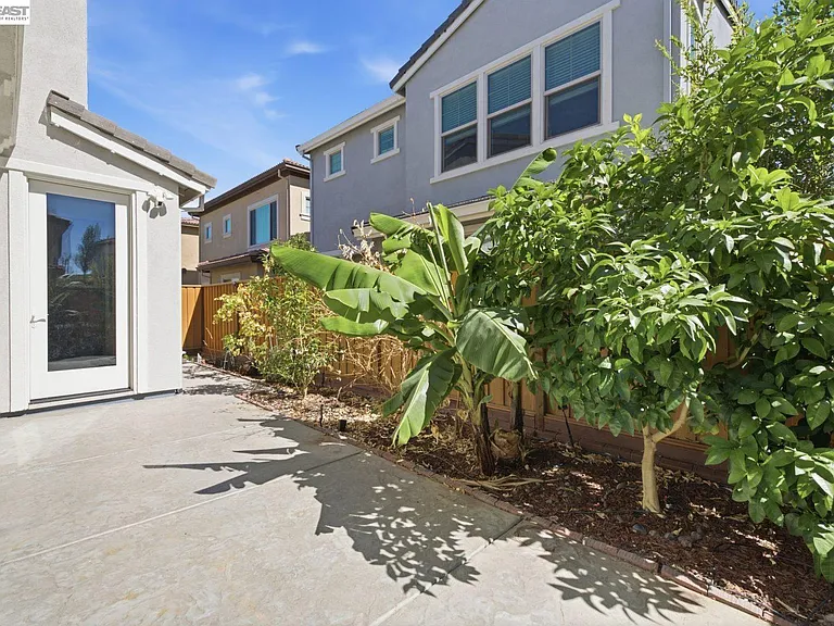 33 W Roccolino Ln — Photo 49