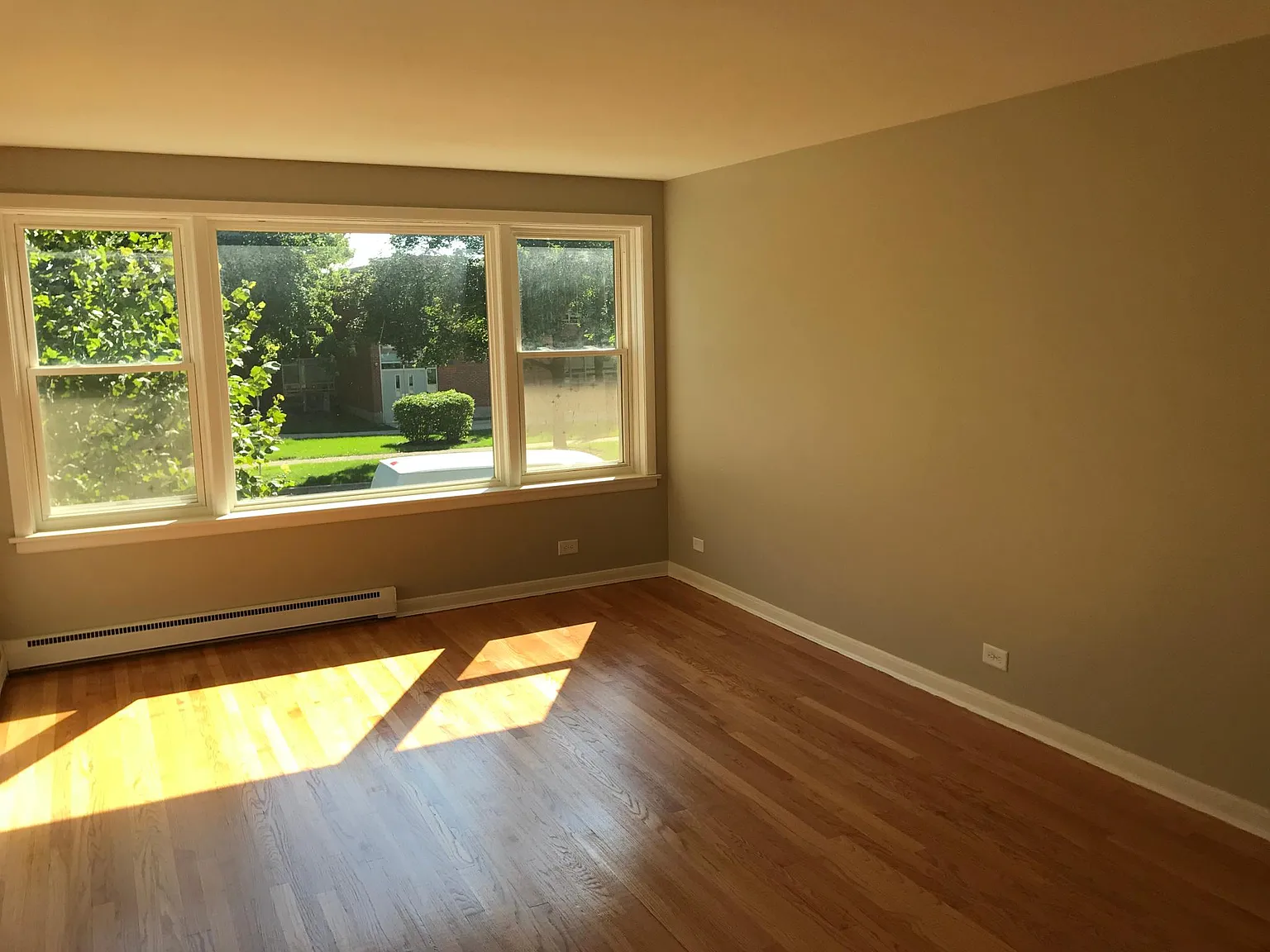 915 E Miner St — Photo 2