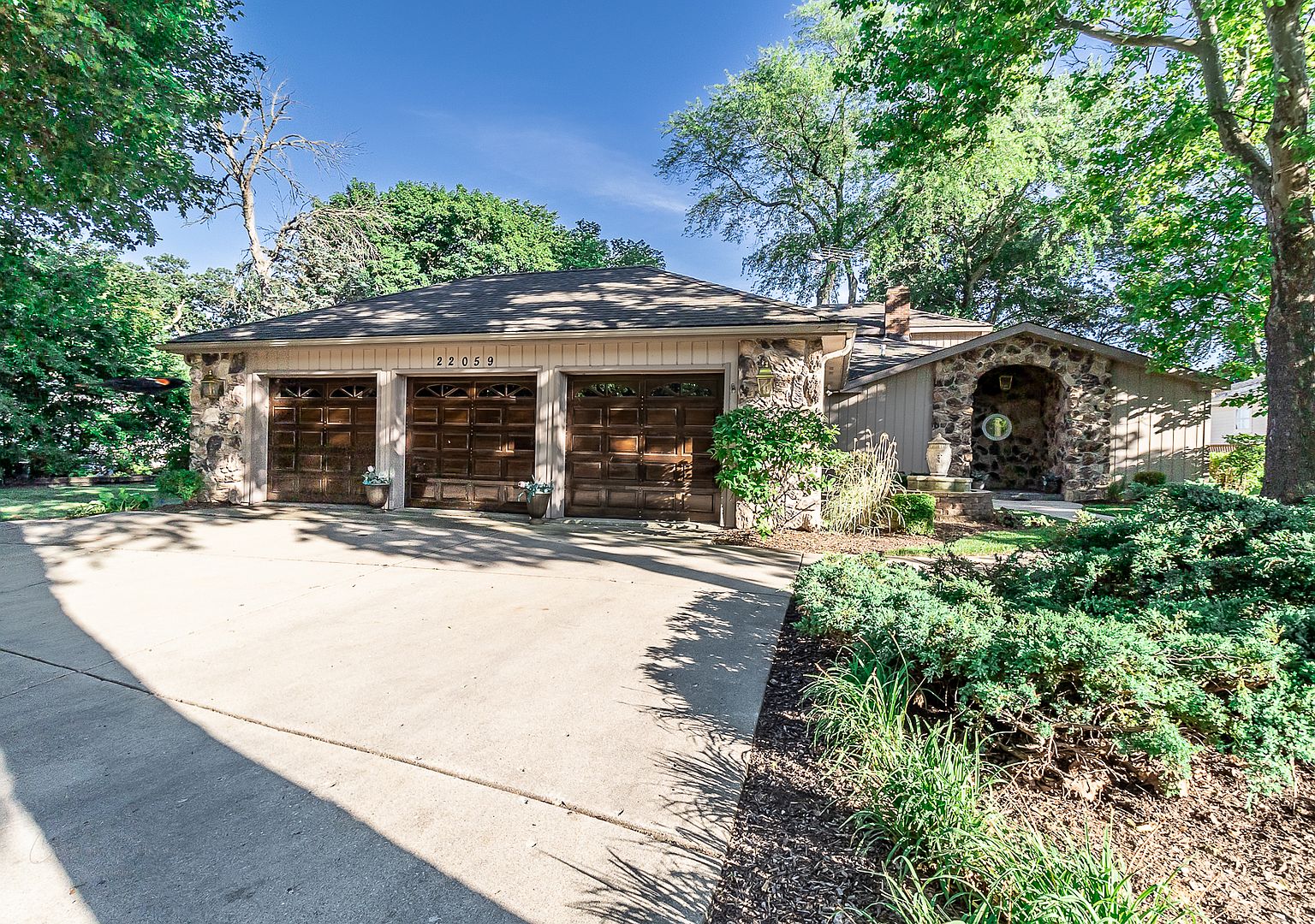 22059 W Lake Ave, Round Lake, IL 60073 Zillow