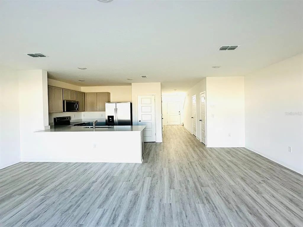 3 bed, 2.5 bath, 1488 sqft, $1,950 — Photo 2