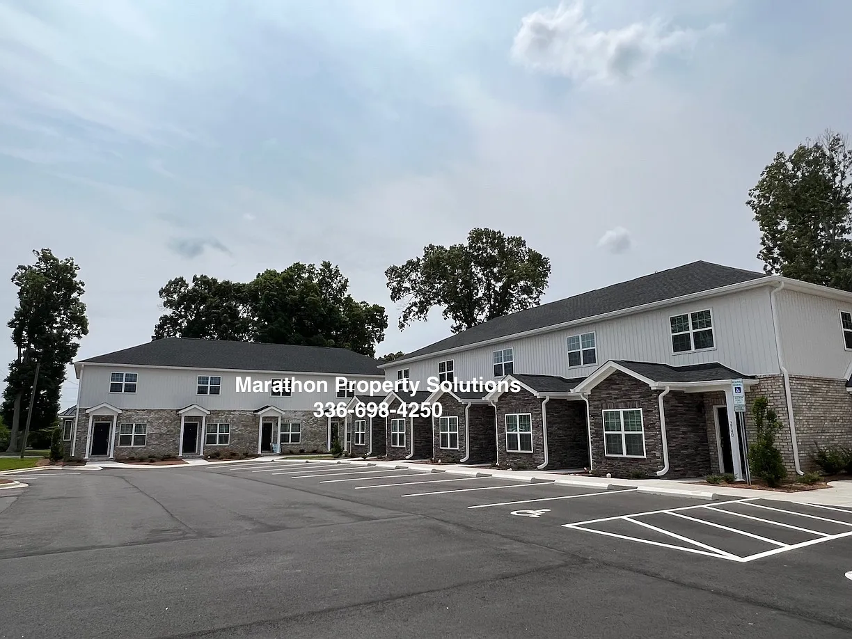 2 bed, 2.5 bath, 1250 sqft, $1,550 — Photo 2