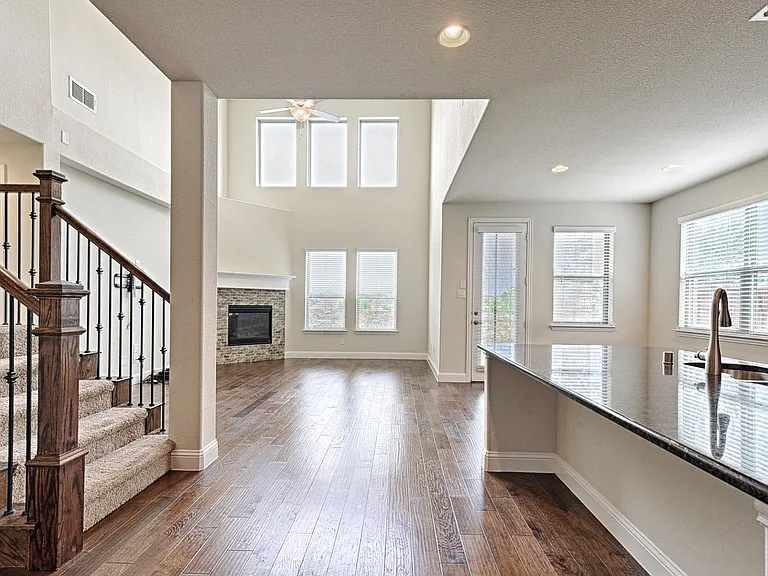1208 Uplands Dr — Photo 10