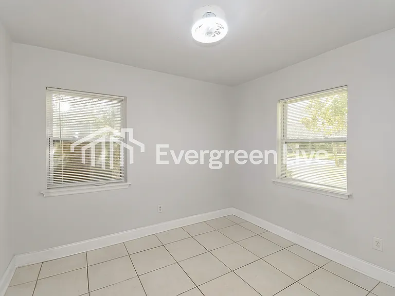 2835 Belair Rd W — Photo 8