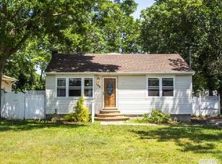 103 Pamlico Ave, Ronkonkoma, NY 11779