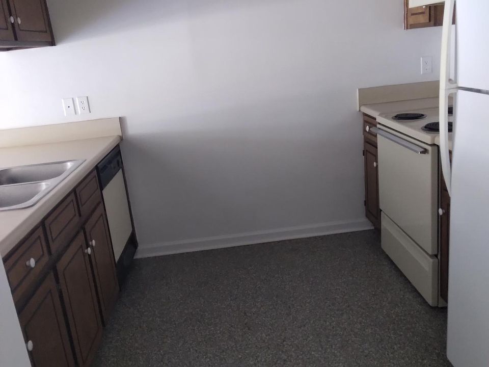 2nd image of 607 Dusy St #5