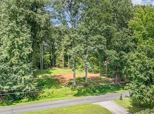 171 Lakeview Dr, Mocksville, NC 27028