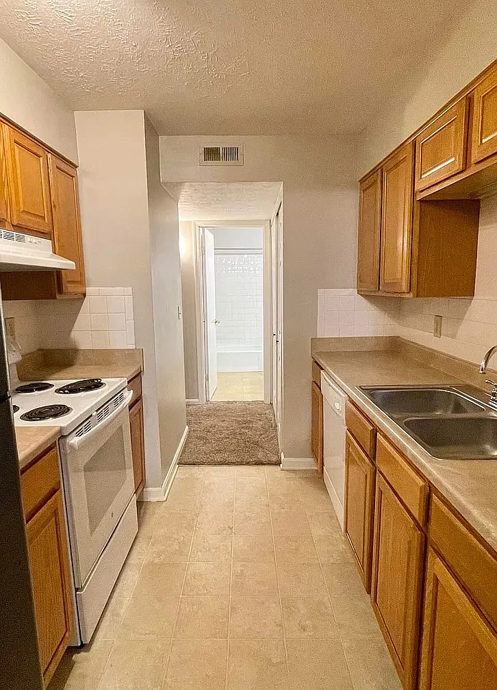 4508 Landside — Photo 1