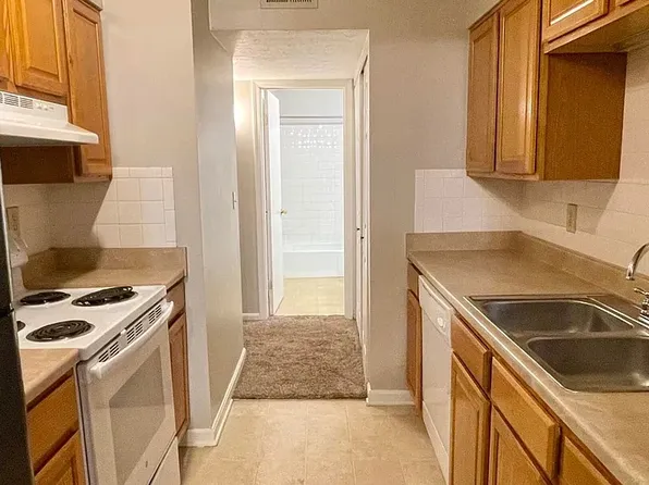 4508 Landside Dr APT 12, Louisville, KY 40220