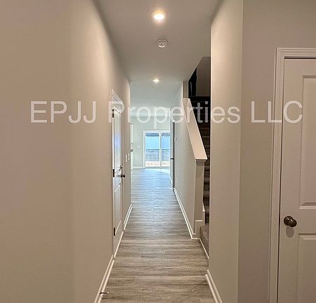 2nd image of 141 Randwick Ln