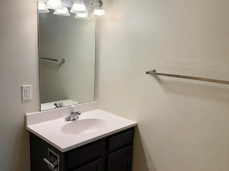 504 S Van Buren St #6 — Photo 12
