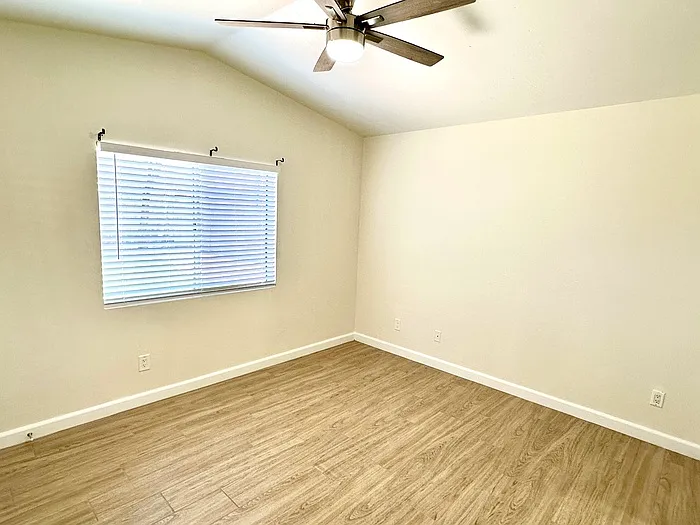 146 W Ivyglen St — Photo 16