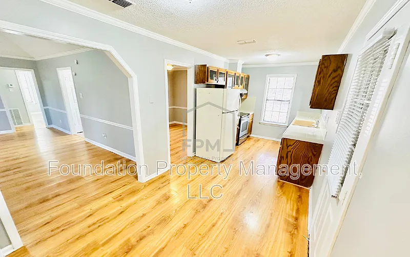 3 bed, 2.0 bath, 1472 sqft, $1,750 — Photo 3
