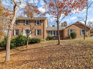 8503 Hollow River Ct, Oak Ridge, NC 27310