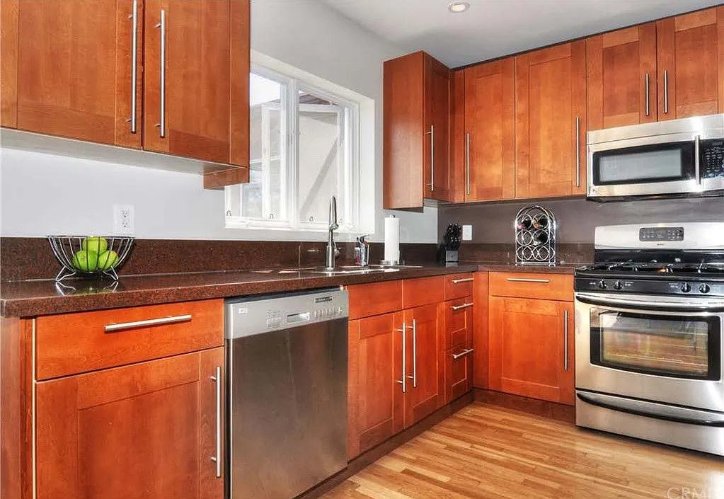 2 bed, 1231 sqft, $4,250 — Photo 4