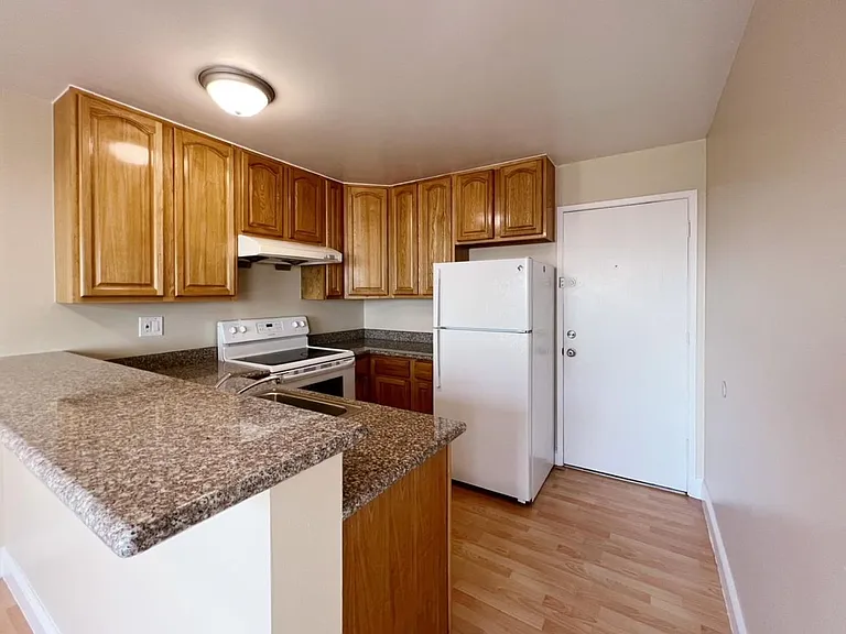 El Camino Real Apartments — Photo 10