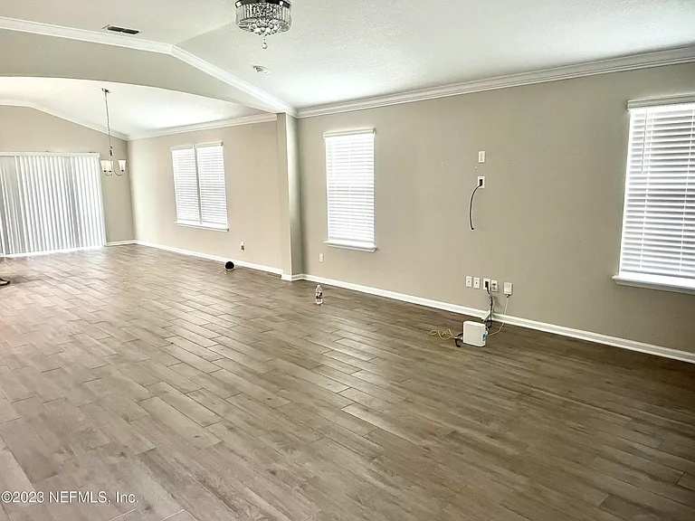 574 Northside Dr S — Photo 8