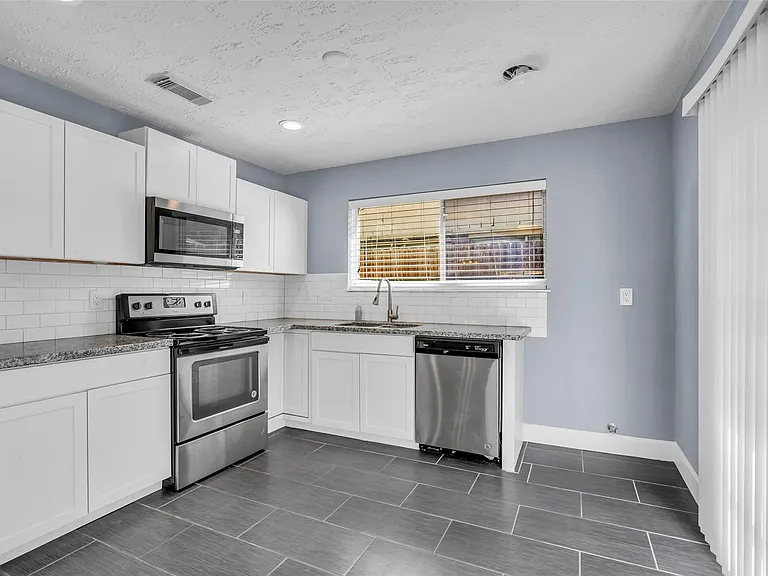 23819 Griffin House Ln — Photo 14
