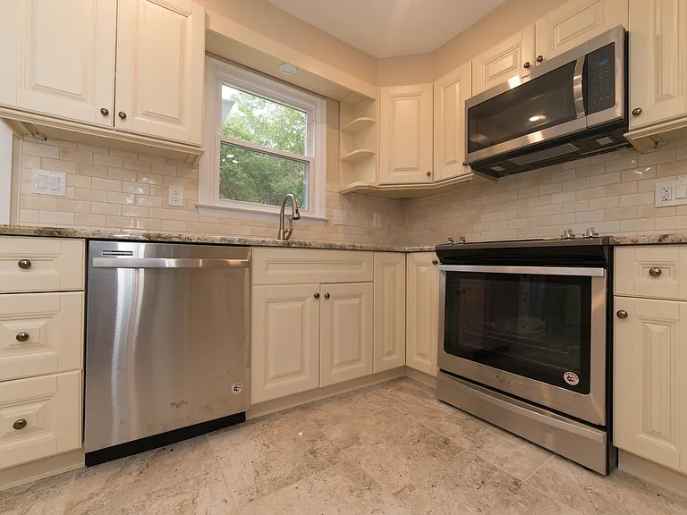 440 Cricket Ln — Photo 2