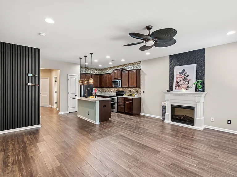 257 Castle Dr — Photo 4