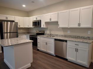 217 Rockingham Rd #103, Londonderry, NH 03053