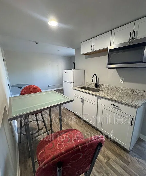 123 N Broad St #305