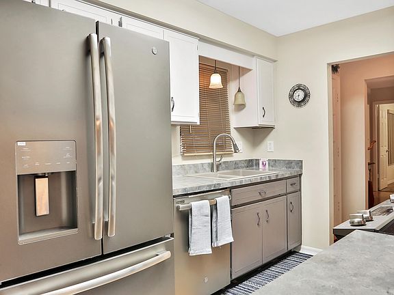 3rd image of 1132 Beatrice Ave