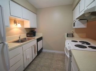 8705 W 65th St APT 202, Merriam, KS 66202