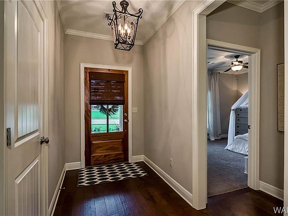 4th image of 11406 Dyer Ln