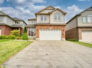 1036 Oakcrossing Rd, London, ON N6H 0A8