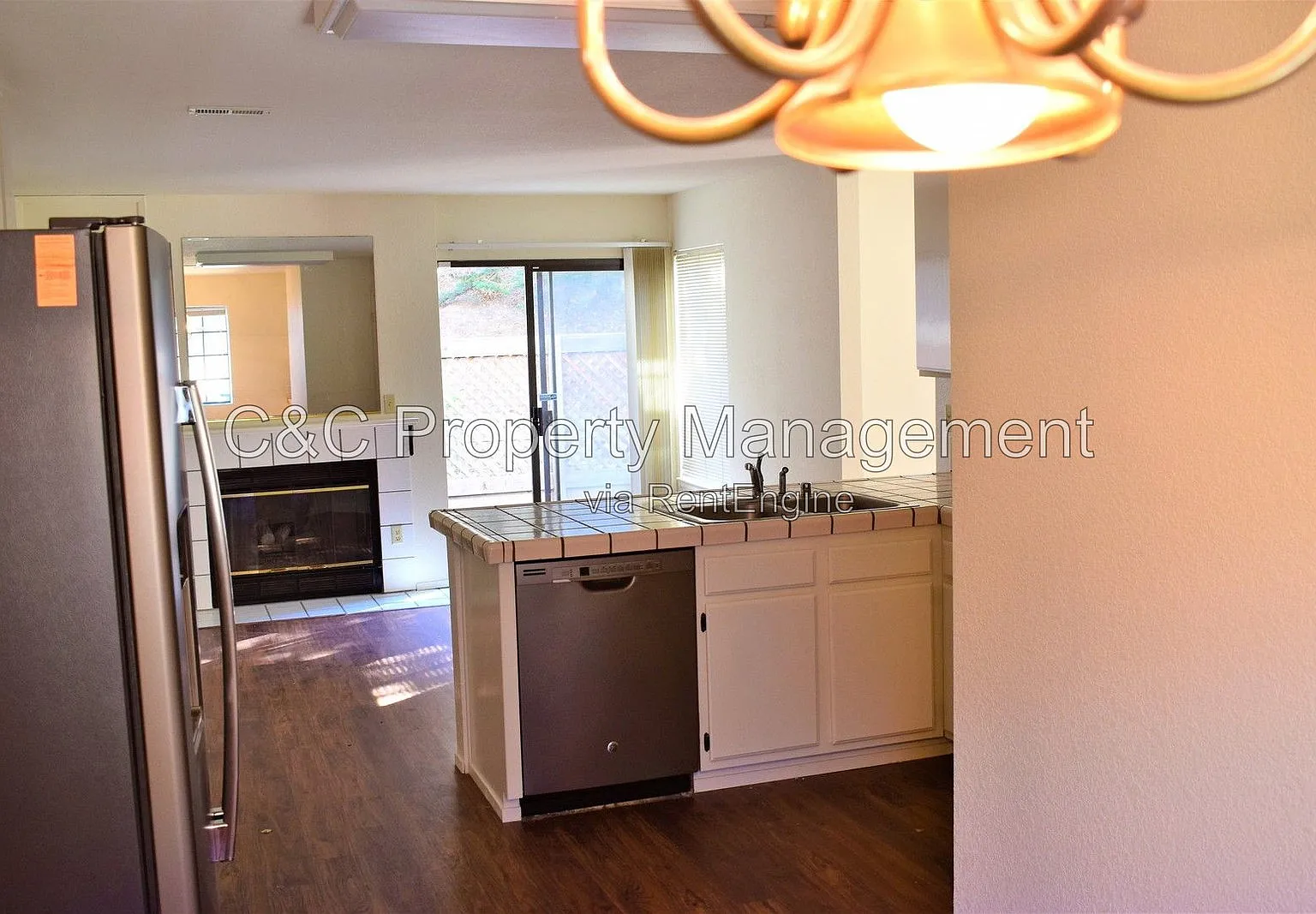 3 bed, 2.5 bath, 1382 sqft, $4,295 — Photo 2
