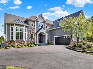 111 Pinewood Cir, New Hope, PA 18938