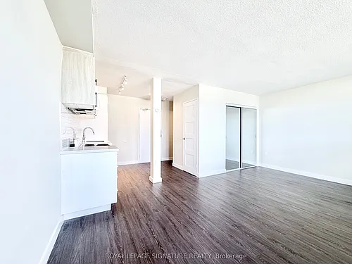 1500 Bathurst St Photo 1