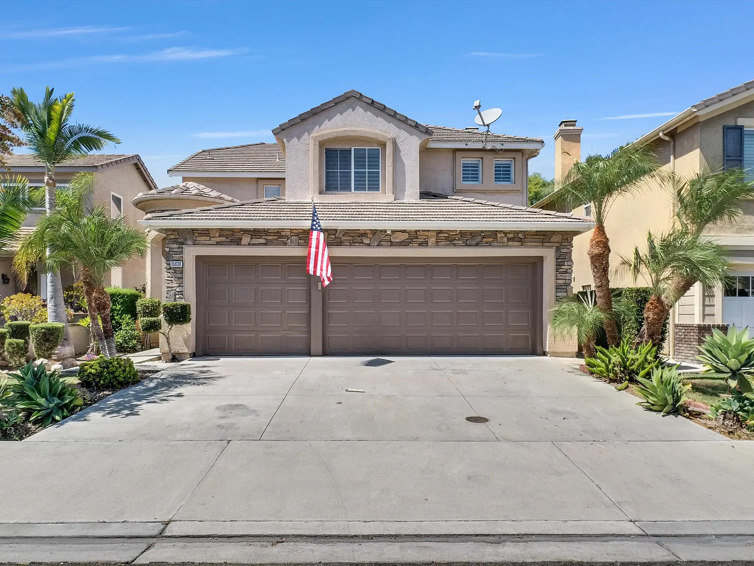 5 bed, 2372 sqft, $4,300 — Photo 1