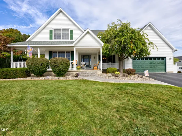 11 Belleauwood Circle, Watervliet, NY 12189
