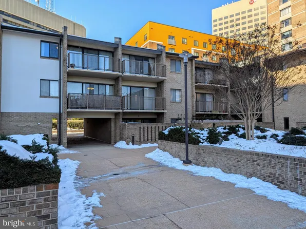 106 Monroe St APT 201, Rockville, MD 20850