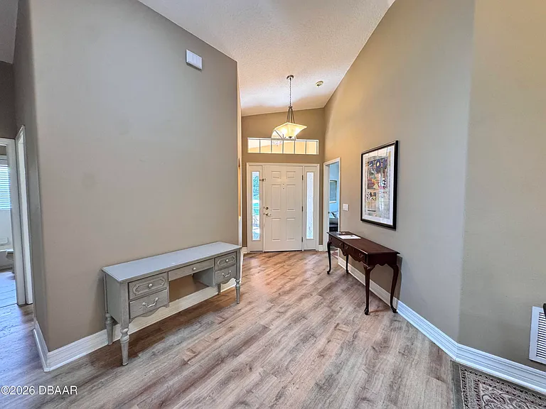 1315 Coconut Palm Cir — Photo 4