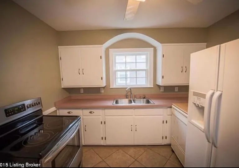 2537 Ridgewood Ave — Photo 4
