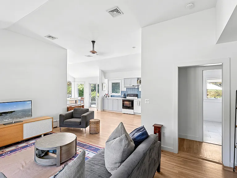 35 Bayberry Ln — Photo 6