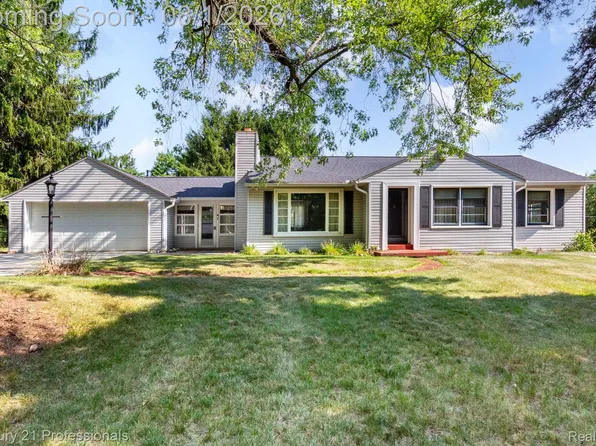 1365 E Buell Rd, Rochester, MI 48306