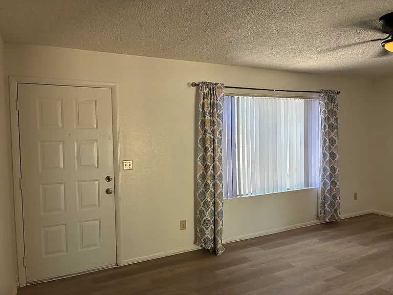 3672 W Oakland St — Photo 7