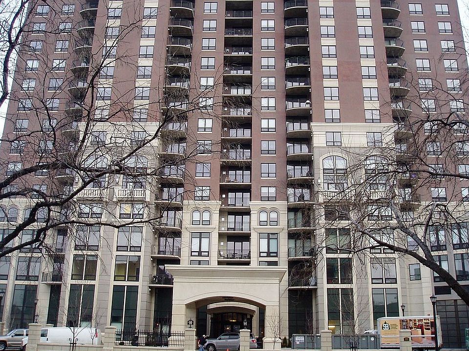 1st image of 500 Grant St E #607