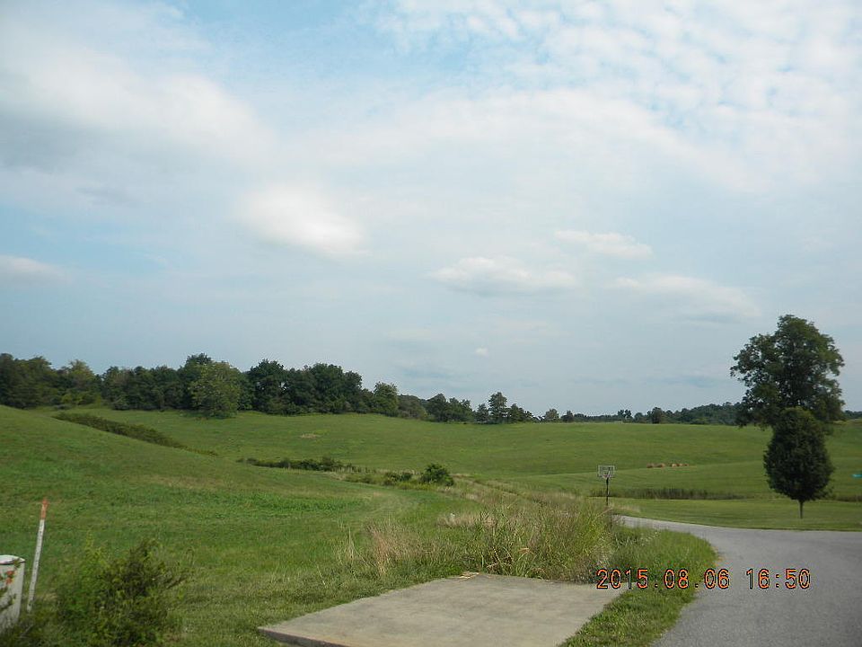 2nd image of 50 Fox Moor Ct