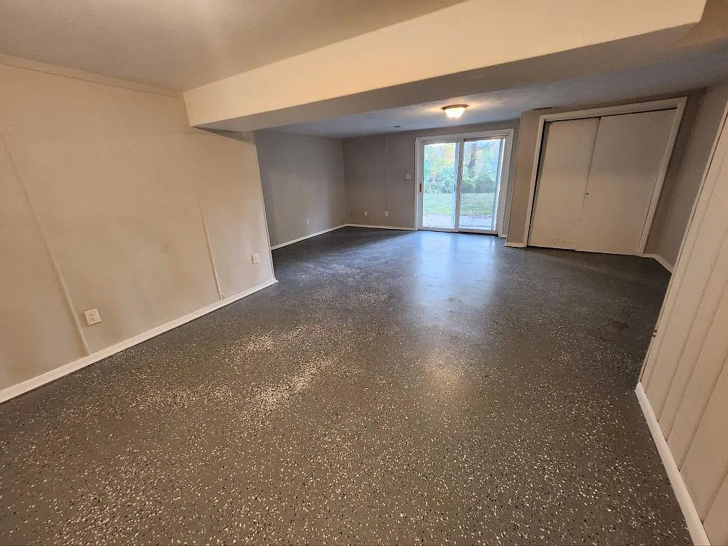1483 W Greendell Dr — Photo 2