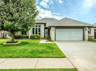 17417 Hawks Tree Ln, Edmond, OK 73012