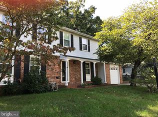 130 Forest Ridge Dr, Sterling, VA 20164