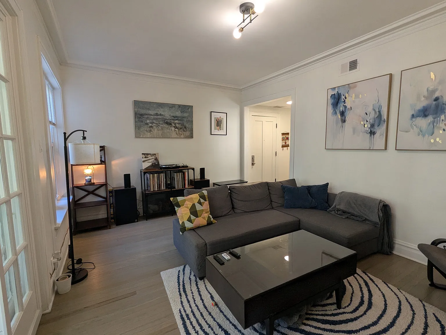 3 bed, 1200 sqft, $3,195 — Photo 2