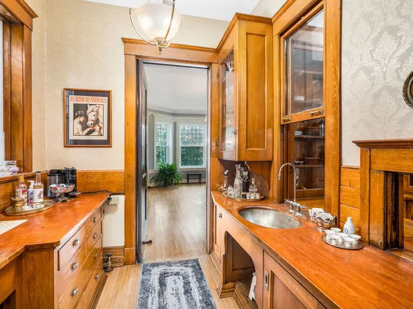 2307 E Superior St, Duluth, MN