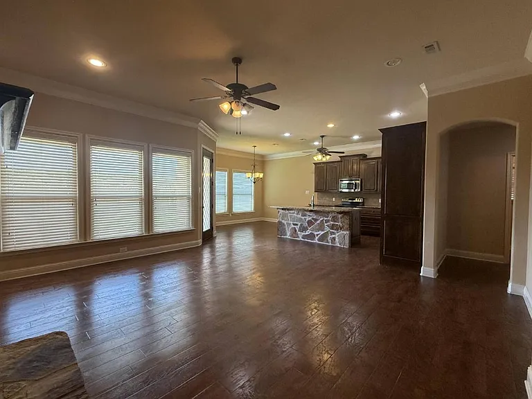 9804 Houston Dr — Photo 8