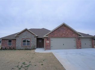 911 Sedgwick Dr, Prairie Grove, AR 72753