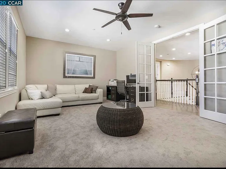 2049 Elderberry Dr — Photo 19